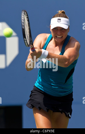 Vera Zvonareva (RUS) en compétition à l'US Open de Tennis 2011. Banque D'Images