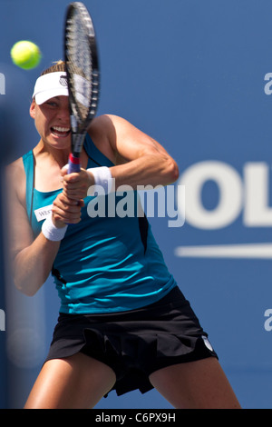 Vera Zvonareva (RUS) en compétition à l'US Open de Tennis 2011. Banque D'Images