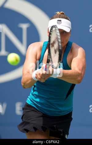 Vera Zvonareva (RUS) en compétition à l'US Open de Tennis 2011. Banque D'Images