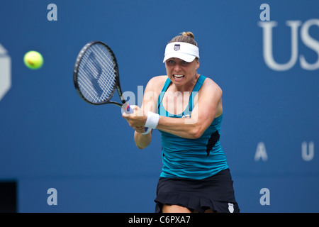 Vera Zvonareva (RUS) en compétition à l'US Open de Tennis 2011. Banque D'Images