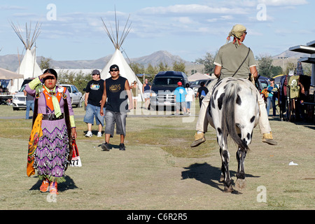 Les Américains indigènes lors de l'Assemblée Shoshone-Bannock Festival tenu à Fort Hall, New York. Banque D'Images