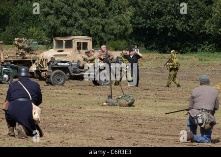 La reconstitution d'WW11soldats allemands d'avancer sur le front de l'Est Banque D'Images