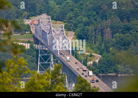 Rip Van Winkle Bridge est un pont en porte-à-faux sur le fleuve Hudson Hudson entre Catskill et dans l'État de New York Banque D'Images