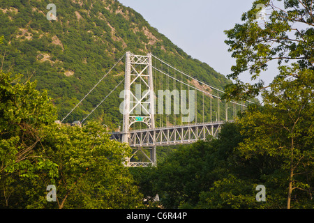 Pont suspendu de Bear Mountain l'autre côté de la rivière Hudson dans l'État de New York Banque D'Images