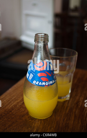 Close Up Image d'une bouteille d'Orangina. Banque D'Images