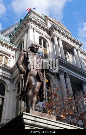 Ancien hôtel de ville avec statue de Benjamin Franklin, Boston, Massachusetts, États-Unis Banque D'Images