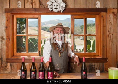 Chris Burroughs, gestionnaire de salle de dégustation à l'Alma Rosa Winery, Santa Rita Hills, Santa Ynez Valley, Californie, USA, Buellton Banque D'Images