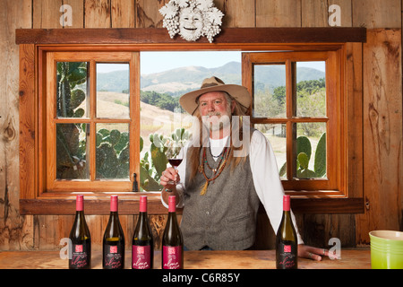 Chris Burroughs, gestionnaire de salle de dégustation à l'Alma Rosa Winery, Santa Rita Hills, Santa Ynez Valley, Californie, USA, Buellton Banque D'Images