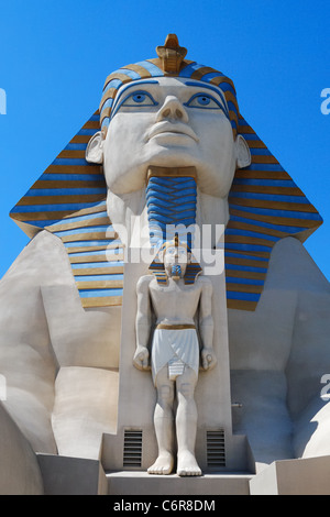 Statue à l'avant du Luxor Hotel and Casino, Las Vegas Banque D'Images