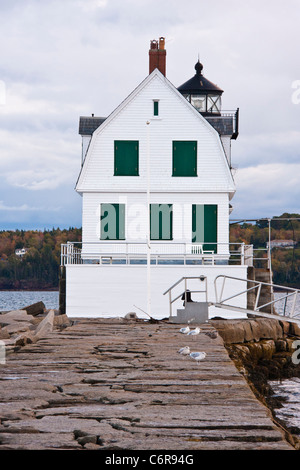 Rockland Breakwater phare, a été construit en 1888 sur un mille de long "brise-lames" à Rockland Harbor à Rockland, Maine. Banque D'Images