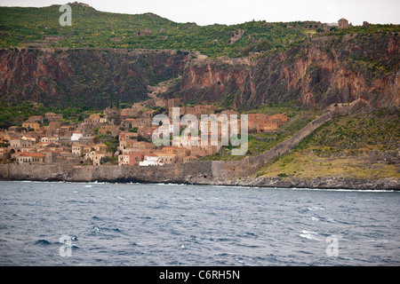 Forteresse,Monemvasia,Église de Sophia, village abandonné,falaises à des centaines de pieds de haut montant de la mer, île grecque, grèce Banque D'Images