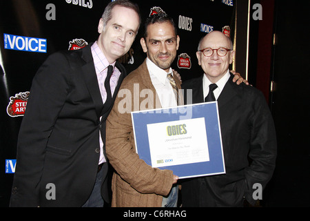 Jack Cummings III, Jonathan Hammond et Mart Crowley participant à la 2010 Village Voice prix OBIE, honorant le meilleur de Banque D'Images