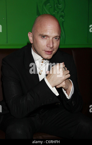 Michael Cerveris participant à la 2010 Village Voice prix OBIE, honorant le meilleur de Broadway, qui s'est tenue au Webster Hall. Nouveau Banque D'Images