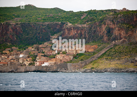 Forteresse,Monemvasia,Église de Sophia, village abandonné,falaises à des centaines de pieds de haut montant de la mer, île grecque, grèce Banque D'Images