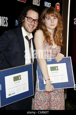 Or Sam et Annie Baker le Village Voice 2010 Prix Obie, honorant le meilleur de Broadway, qui s'est tenue au Webster Hall. New York Banque D'Images