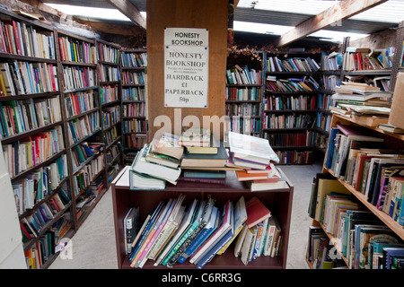 L'honnêteté d'une librairie à Hay-On-Wye, UK Banque D'Images