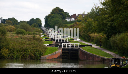 Le vol de 29 écluses à Caen Hill sur le Kennet and Avon Canal entre rowde devizes wiltshire et uk Banque D'Images