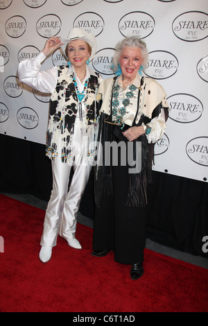 Anne Jeffreys et Ann Rutherford Le Gala 2010 Boomtown Partager tenue au Civic Auditorium de Santa Monica Santa Monica, Californie - Banque D'Images