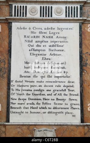 Un mémorial à Richard Nash (Beau Nash) à l'intérieur de l'abbaye de Bath, Bath, Avon, Royaume-Uni. Banque D'Images