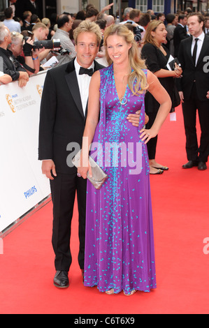 Ben Fogle et femme Marina chasser la Philips Academy Television Awards (BAFTA) 2010 s'est tenue au London Palladium - arrivées. Banque D'Images