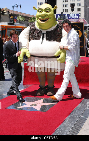 Mike Myers, Shrek et Antonio Banderas Shrek honoré du 2408th étoile sur le Hollywood Walk of Fame Los Angeles, Banque D'Images