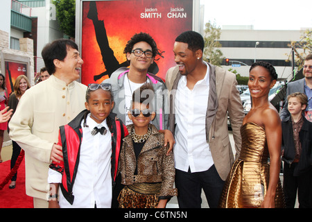 Jackie Chan, Jaden Smith, Trey Smith, Willow Smith, Will Smith et Jada Pinkett Smith Le La première de 'Karaté Kid' qui s'est tenue Banque D'Images