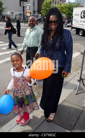 Caron Wheeler et Asha Star Nickelodeon's 'MEGA Music Fest' qui s'est tenue à la Brooklyn Academy - l'extérieur des arrivées New York City, USA Banque D'Images