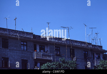 Antennes de télévision sur le toit, Guilin, Chine 1984 Banque D'Images