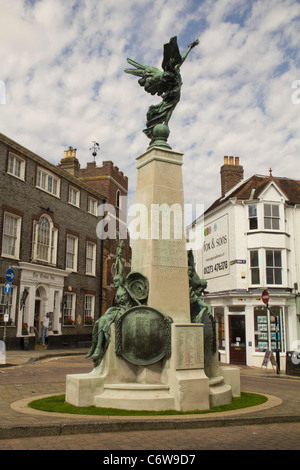 Statue ailée dans le centre-ville de Lewes, East Sussex, England, UK Banque D'Images