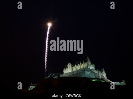 Au-dessus de la torche le château d'Édimbourg, d'artifice, festival concert Banque D'Images