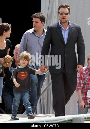 Russell Crowe et fils Tennyson Crowe 2010 Cannes International Film Festival - Jour 1 - 'Robin des Bois' photocall Cannes, France - Banque D'Images