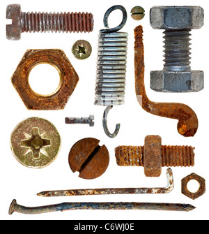 Ancienne collection de têtes de vis en acier rouillé vis écrous vieux clou métal isolé sur fond blanc Banque D'Images