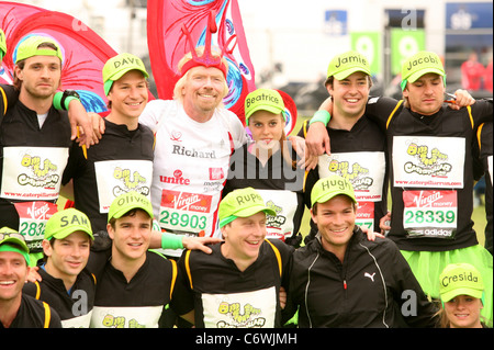 Richard Branson et la Princesse Béatrice le début de la Vierge 2010 Marathon de Londres au Blackheath London, England - commun Banque D'Images