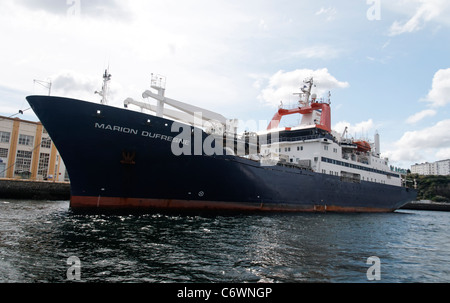 Navire océanographique Marion Dufresne : et en carburant (La Réunion), le port de Brest (Bretagne, France). Banque D'Images