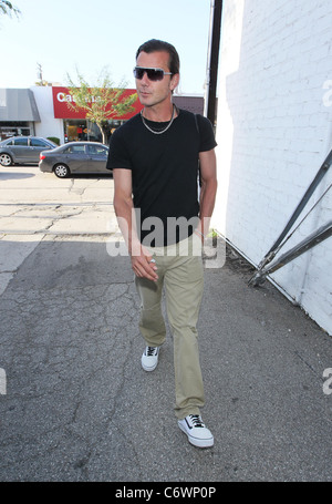 Gavin Rossdale shopping à l'Armani Exchange sur Robertson Boulevard à Los Angeles, Californie - 06.05.10 Banque D'Images