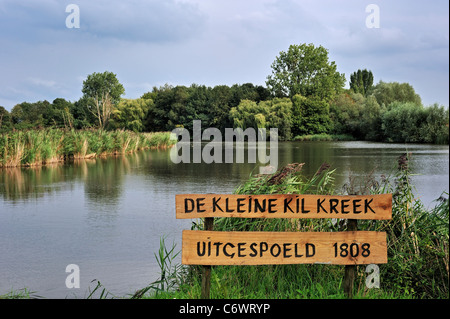 Panneau en bois pour Kilkreek historique De Kleine Creek près de Assenede, Vlaamse Ardennen, Flandre orientale, Belgique Banque D'Images