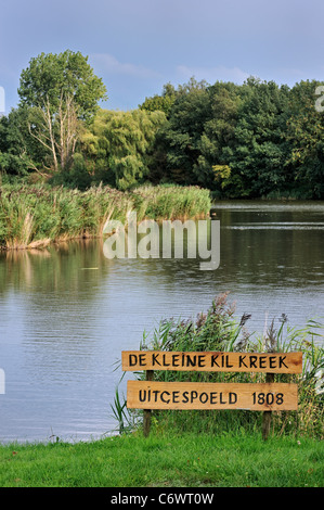 Panneau en bois pour Kilkreek historique De Kleine Creek près de Assenede, Vlaamse Ardennen, Flandre orientale, Belgique Banque D'Images