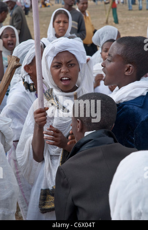 Les fervents chrétiens orthodoxes à l'Timket Festival. Banque D'Images