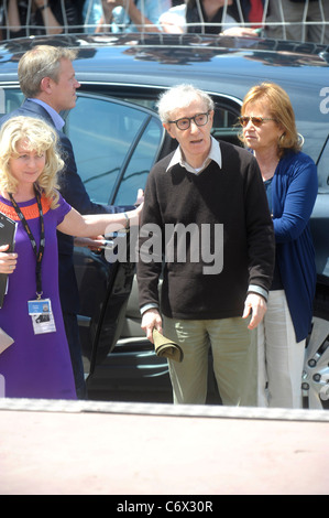 Woody Allen 2010 Cannes International Film Festival - Jour 4 - "Vous rencontrerez un Tall Dark Stranger' Arrivées - Cannes, France - Banque D'Images