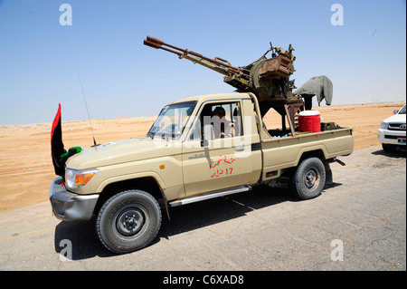 Une guerre civile entre l'armée de Kadhafi et de la transition de la Libye avec l'armée de soutien aérien de l'OTAN a commencé sur le 17 Mar Banque D'Images