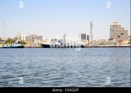 Les FRÉGATES DE LA CLASSE KONI Al Hani de Libye hull no. 212 de la nef à Kadhafi des quais à Bengdazi Banque D'Images