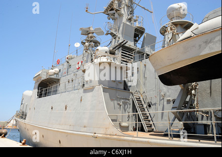 Les FRÉGATES DE LA CLASSE KONI Al Hani de Libye hull no. 212de la nef à Kadhafi des quais à Benghazi Banque D'Images