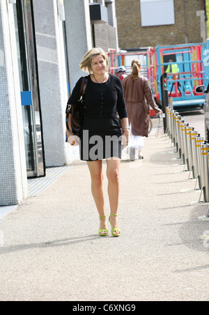 Penny Smith à l'extérieur de l'ITV studios London, England - 17.05.10 Banque D'Images