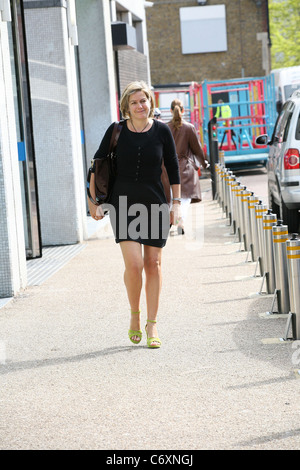 Penny Smith à l'extérieur de l'ITV studios London, England - 17.05.10 Banque D'Images