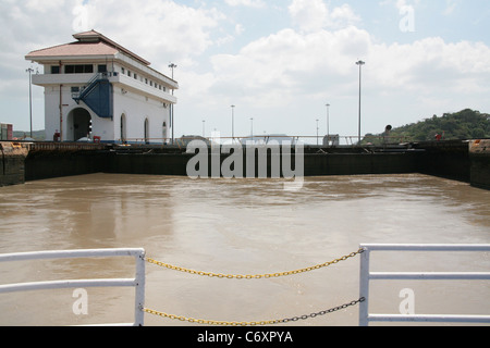 Opérations de la Canal de Panama à l'Ecluse de Miraflores. Banque D'Images