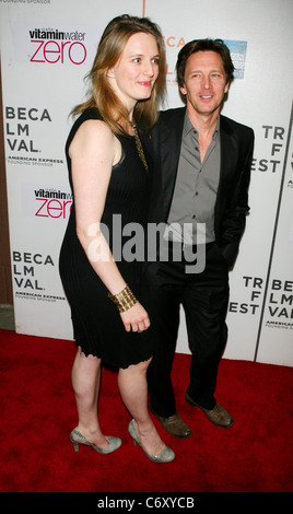 Dolores le riz et Andrew McCarthy 9th Annual Tribeca Film Festival - première de "Nice Guy Johnny' à la CCU RECOMMANDE - Théâtre Banque D'Images