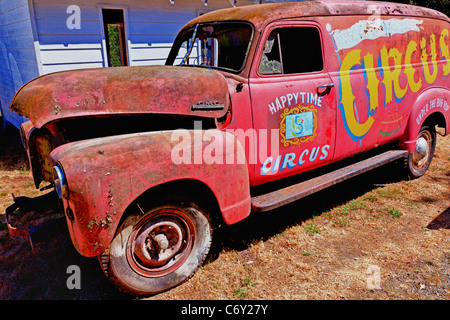 Happy Time Circus Truck, vieux et en mauvais état Banque D'Images