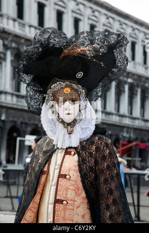 Personne en costume au cours de Carnivale 2011 à Venise Italie Banque D'Images