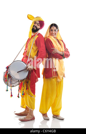 Couple sikh en tenue traditionnelle Banque D'Images