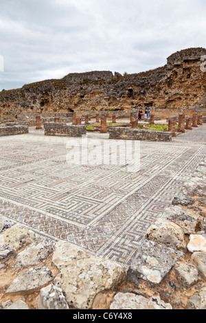 Maison de la swastika Villa mosaïques et mur de défense à Conimbriga, le mieux conservé des ruines de la ville romaine au Portugal. Banque D'Images